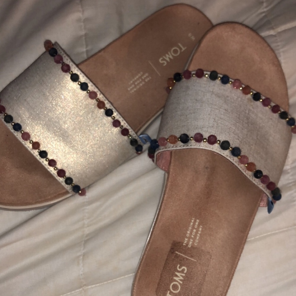 Tom’s slide on sandals!